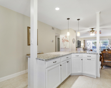 2929 Se Ocean Boulevard - Photo Thumbnail 11