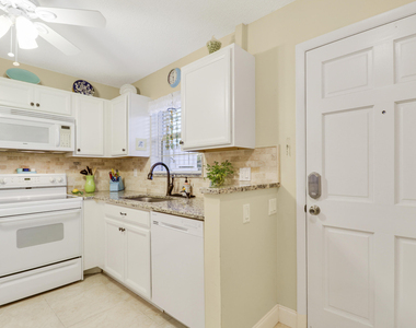 2929 Se Ocean Boulevard - Photo Thumbnail 13