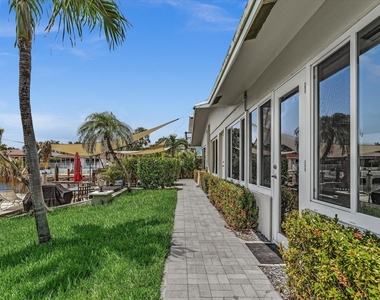 461 Se 19th Avenue - Photo Thumbnail 4