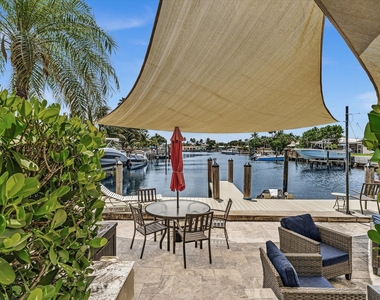 461 Se 19th Avenue - Photo Thumbnail 1