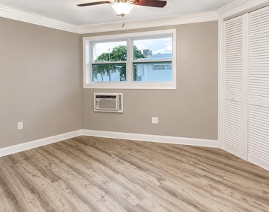 1723 Ne Miami Gardens Drive - Photo Thumbnail 3