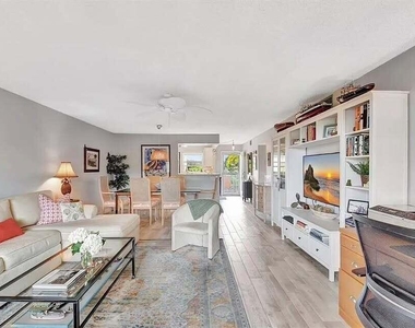 2615 Ne 3rd Court - Photo Thumbnail 2