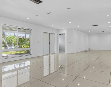 2910 Ne 40th Court - Photo Thumbnail 10