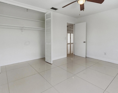 2910 Ne 40th Court - Photo Thumbnail 16