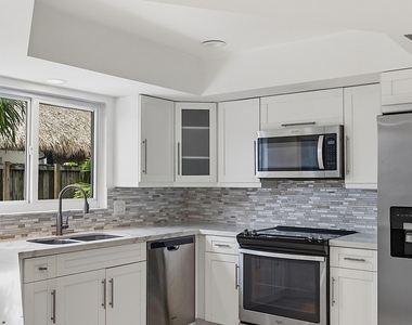 2910 Ne 40th Court - Photo Thumbnail 23