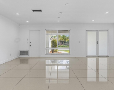 2910 Ne 40th Court - Photo Thumbnail 11