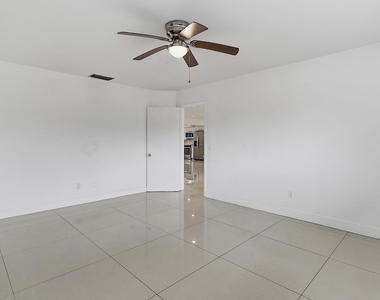 2910 Ne 40th Court - Photo Thumbnail 28