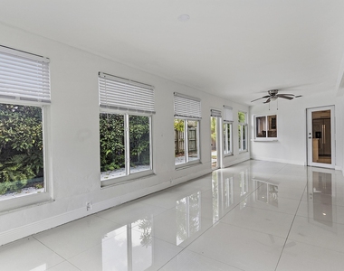 2910 Ne 40th Court - Photo Thumbnail 36