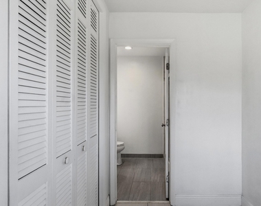 2910 Ne 40th Court - Photo Thumbnail 30