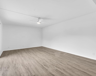 3319 Spanish Wells Drive - Photo Thumbnail 8