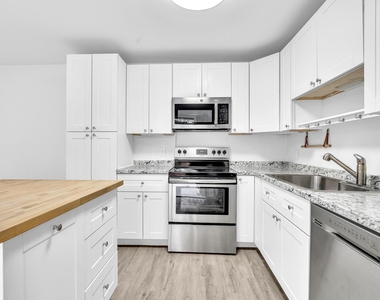 3319 Spanish Wells Drive - Photo Thumbnail 6