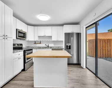 3319 Spanish Wells Drive - Photo Thumbnail 4