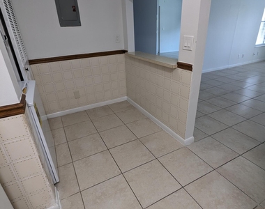 711 Sunny Pine Way - Photo Thumbnail 8