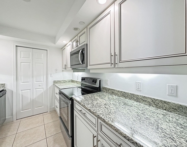 3000 N Ocean Drive - Photo Thumbnail 5