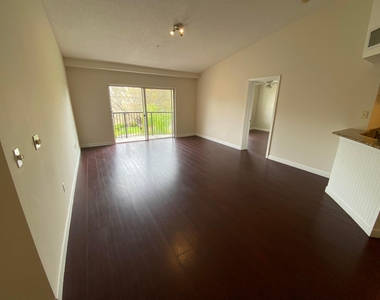 1100 S Crestwood Court S - Photo Thumbnail 2