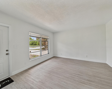 317 Sw 19th Street - Photo Thumbnail 8