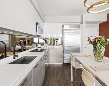 1300 Brickell Bay - Photo Thumbnail 7