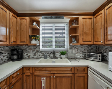 3021 Nw 21st Court - Photo Thumbnail 10