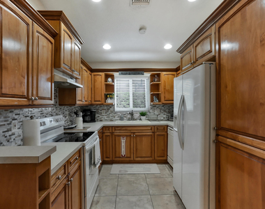 3021 Nw 21st Court - Photo Thumbnail 9