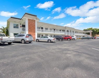 10000 Meridian Way N - Photo Thumbnail 1