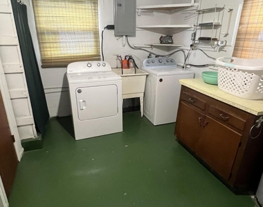 1622 Ne Maureen Court - Photo Thumbnail 2