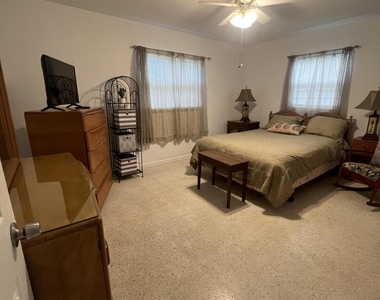 1622 Ne Maureen Court - Photo Thumbnail 6