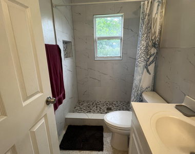 1622 Ne Maureen Court - Photo Thumbnail 7