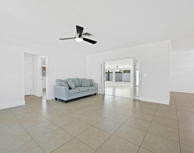580 Se 5th Street - Photo Thumbnail 5