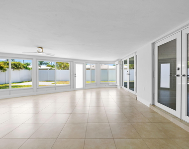 580 Se 5th Street - Photo Thumbnail 10