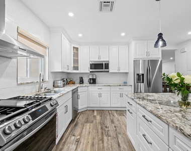 1300 Sw 17th Street - Photo Thumbnail 10