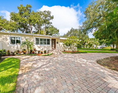 1300 Sw 17th Street - Photo Thumbnail 2