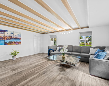 1300 Sw 17th Street - Photo Thumbnail 6