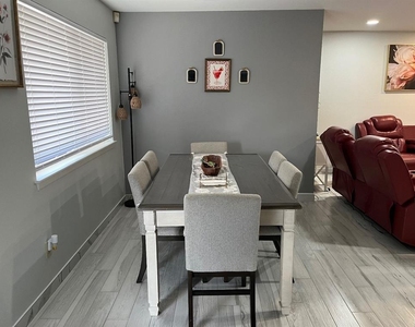 5900 Nw 82nd Circle - Photo Thumbnail 5