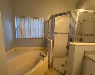 4044 Nw 62nd Court - Photo Thumbnail 8