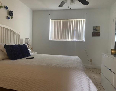4096 N Pine Island Road N - Photo Thumbnail 5