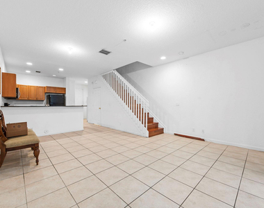 1425 Nw 36th Way - Photo Thumbnail 2