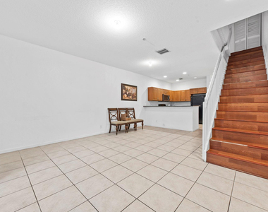 1425 Nw 36th Way - Photo Thumbnail 3