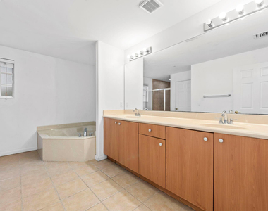 1425 Nw 36th Way - Photo Thumbnail 7