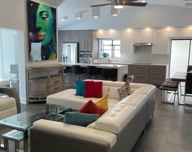 10 Columbia Court - Photo Thumbnail 2