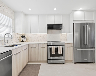 511 Bayshore Drive - Photo Thumbnail 4