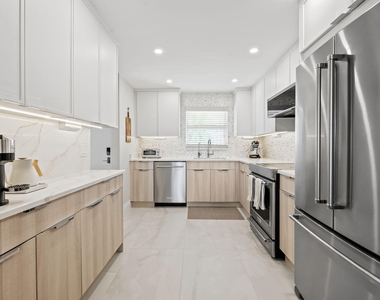 511 Bayshore Drive - Photo Thumbnail 3