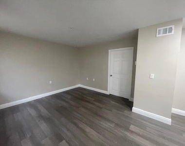 4393 Windsor Avenue - Photo Thumbnail 19