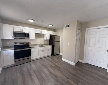 4393 Windsor Avenue - Photo Thumbnail 7