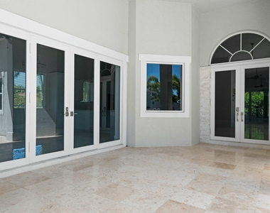 15503 Temple Boulevard - Photo Thumbnail 6