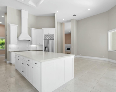 15503 Temple Boulevard - Photo Thumbnail 14