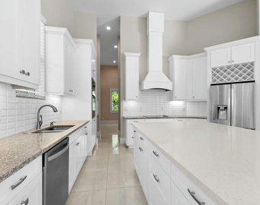 15503 Temple Boulevard - Photo Thumbnail 15