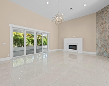 15503 Temple Boulevard - Photo Thumbnail 9