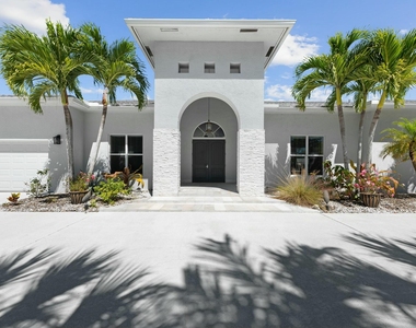 15503 Temple Boulevard - Photo Thumbnail 4