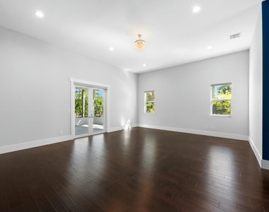15503 Temple Boulevard - Photo Thumbnail 23