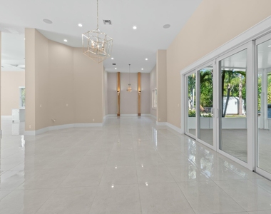 15503 Temple Boulevard - Photo Thumbnail 11